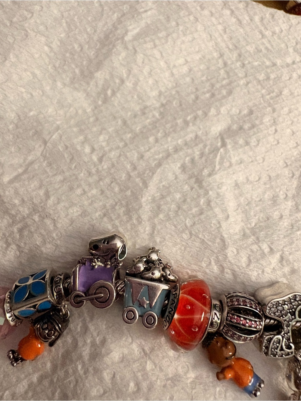 Pandora family bracelet with Peanut themed charms - Picture 4 of 11